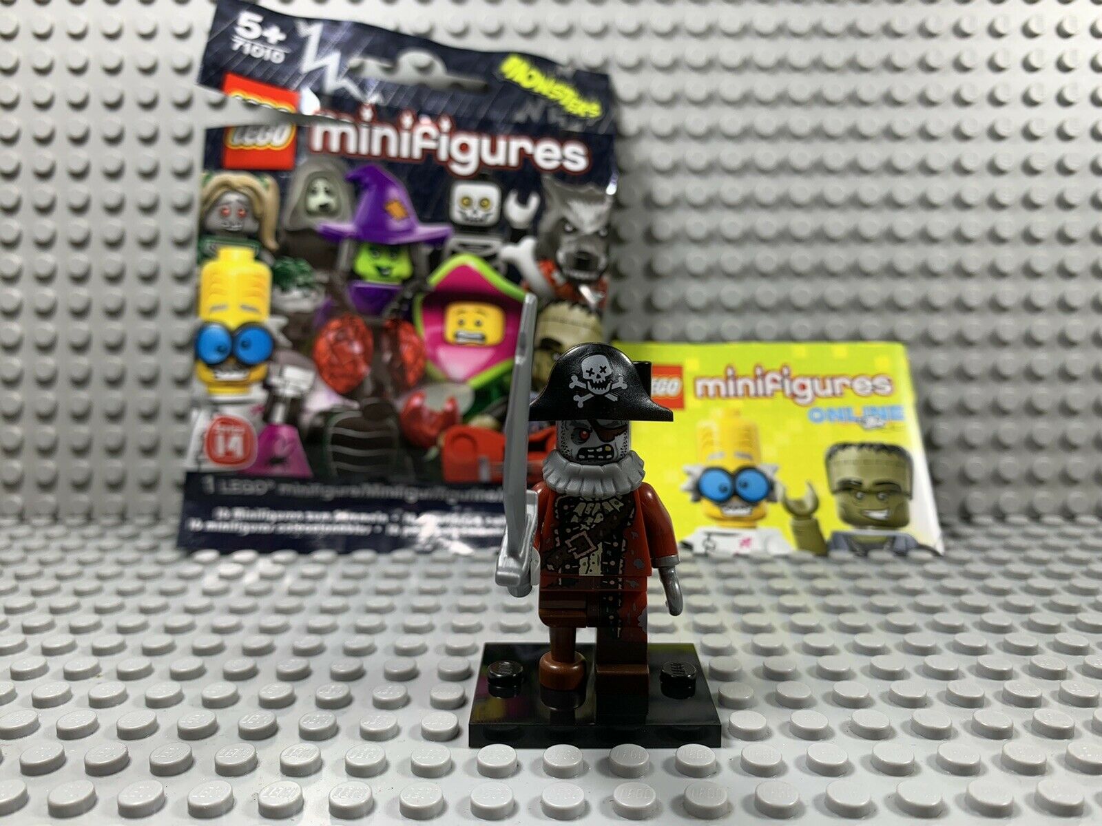 LEGO MONSTERS -- SERIES 14 ZOMBIE PIRATE WITH SWORD MINIFIGURE NEW